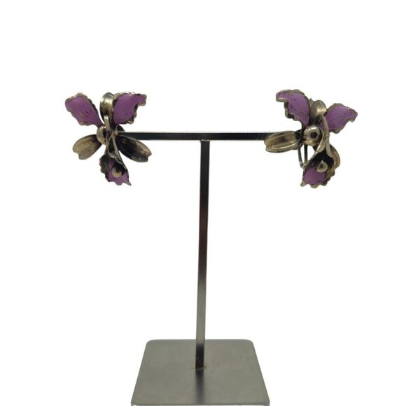 Delicate Vintage Purple 1940s–1950s Floral Screw-Back Earrings - Picture 1 of 5